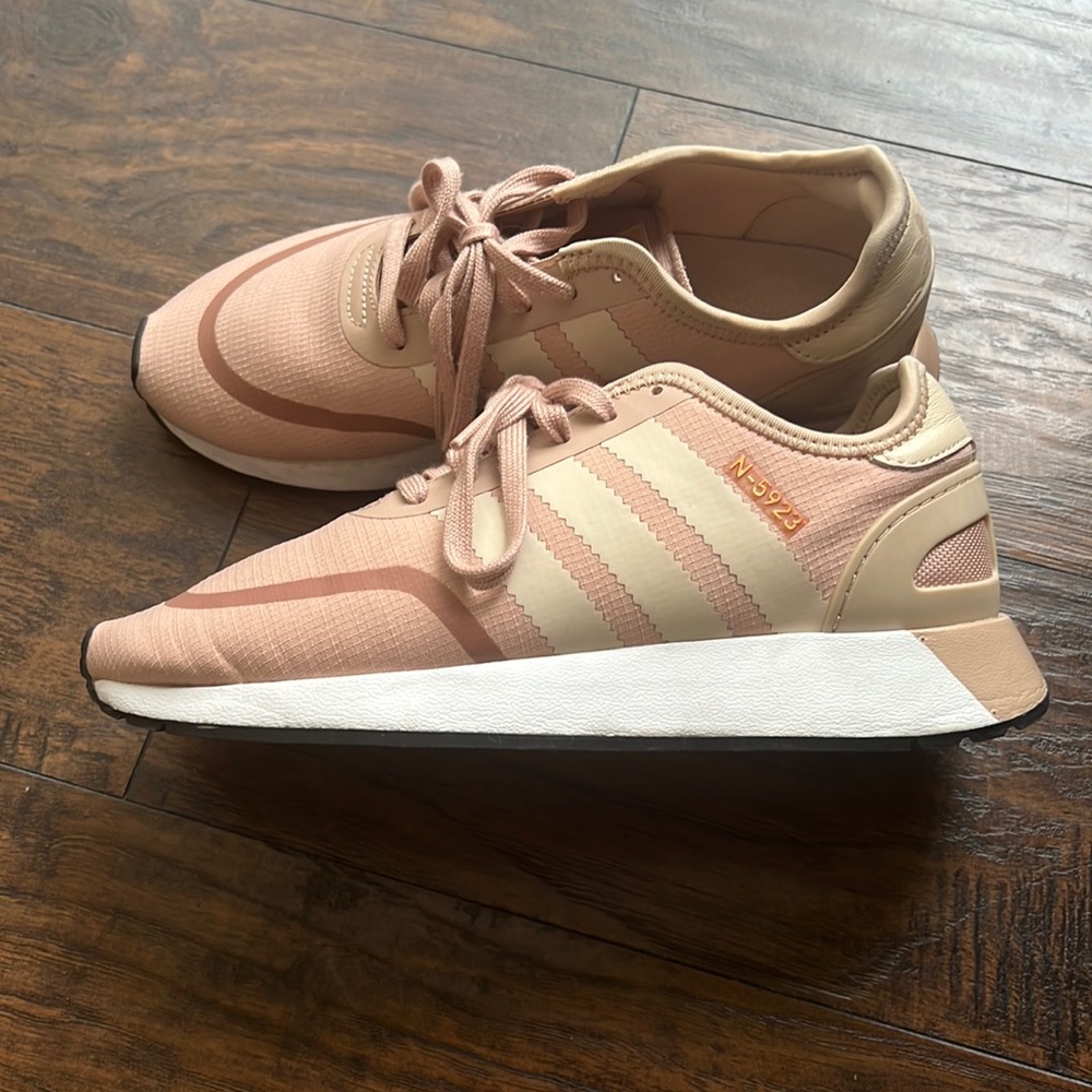 Adidas Sneakers